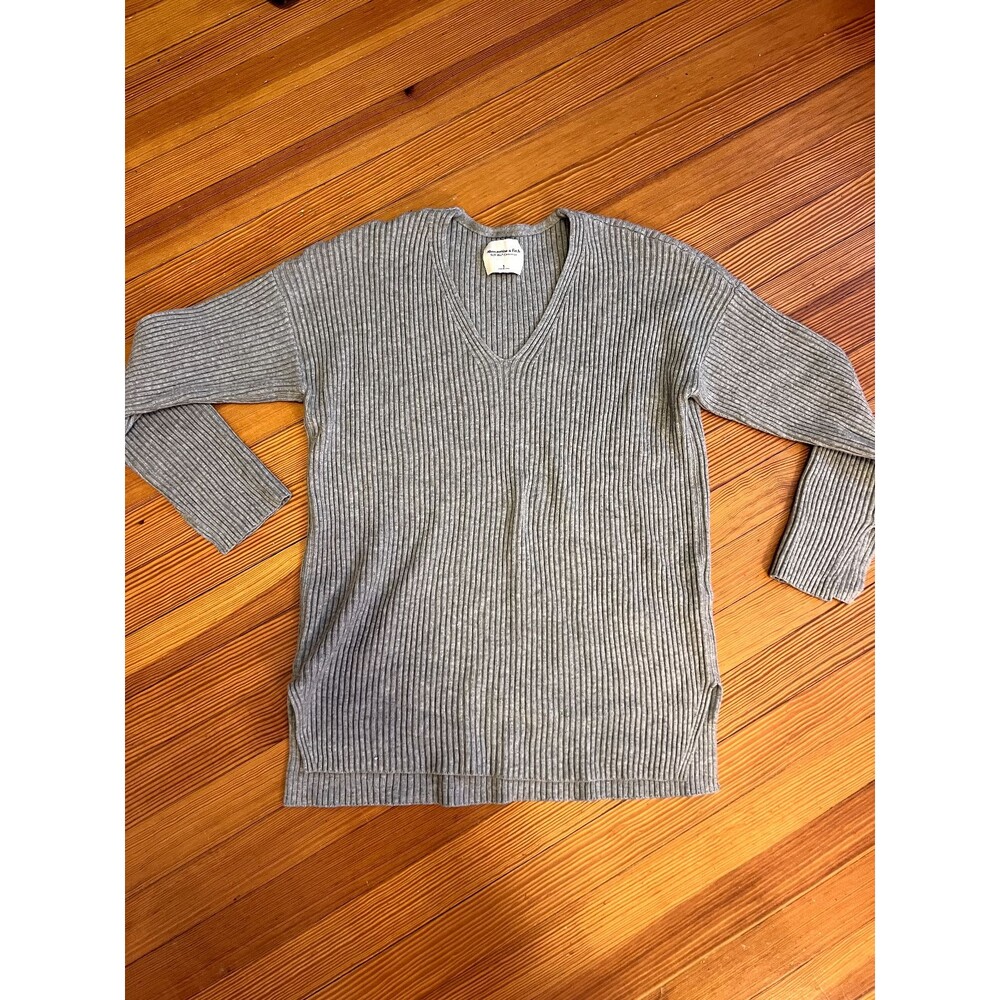 Abercrombie & Fitch Sweater Women’s S V-Neck Ribbed Gray Sweater